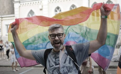 Rusia aprueba ley de censura que prohíbe propaganda LGBT