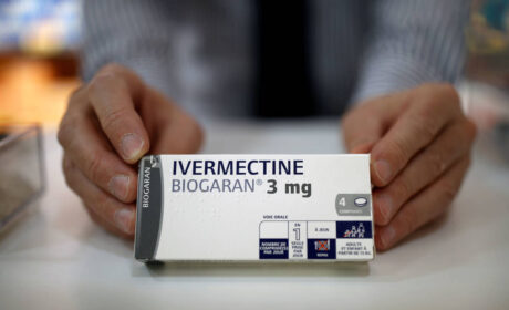 Médicos destacados demandan a la FDA por la supresión de la ivermectina para tratar el COVID-19