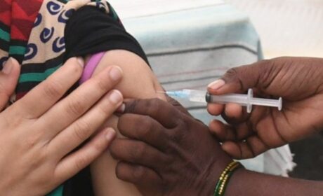 Reino Unido: Una madre de 3 hijos que se vacunó muere de Covid tras 11 días en coma