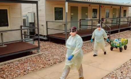 El ejército australiano comienza a transferir contactos de casos positivos en COVID a campos de cuarentena