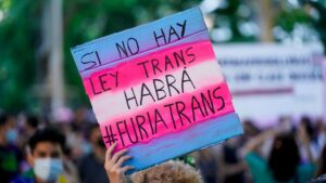 Psiquiatra infantil alerta de los riesgos de la Ley Trans en España