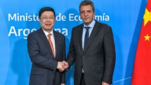 Massa endeuda a la Argentina por US$ 21.000 millones de dólares con China para llenar las reservas del Banco Central
